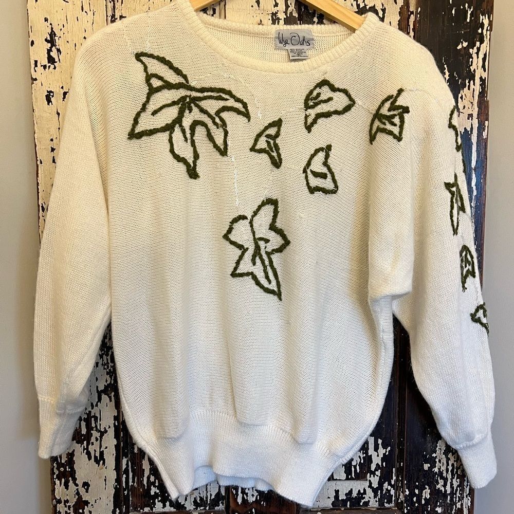 EUC vintage Wye Oaks size small beaded appliqué sweater.
